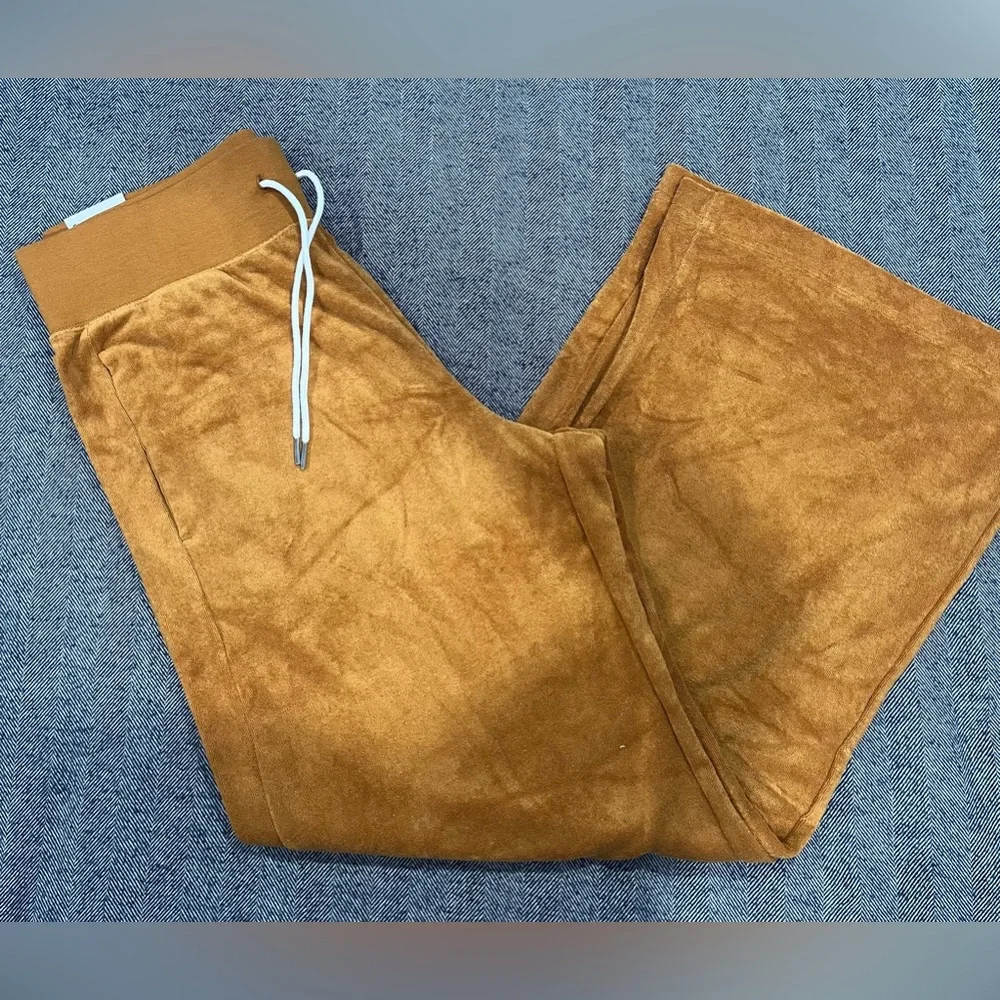 NIKE SPORTSWEAR WOMEN'S YELLOW TERRY WIDE LEG PANTS | M - Picture 4 of 9